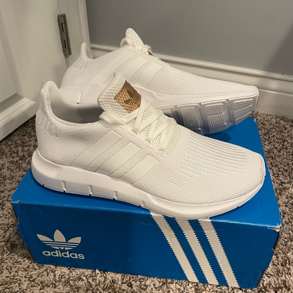 adidas Women's Swift Run Shoes NIB Size 9